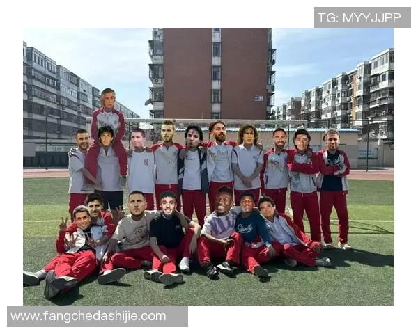 足球球星时尚穿搭解析展现绿茵场外独特魅力风格